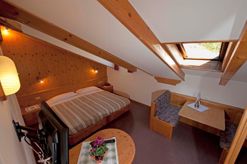 Hotel Ladina Кампитело ди Фаса Екстериор снимка