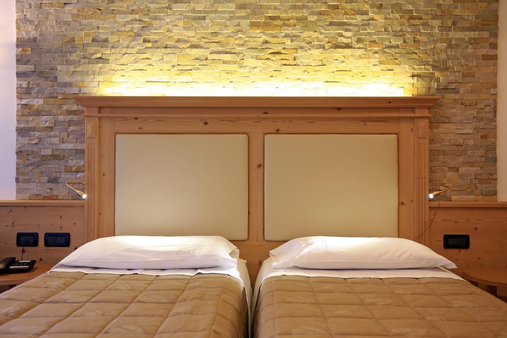 Hotel Ladina Кампитело ди Фаса Стая снимка
