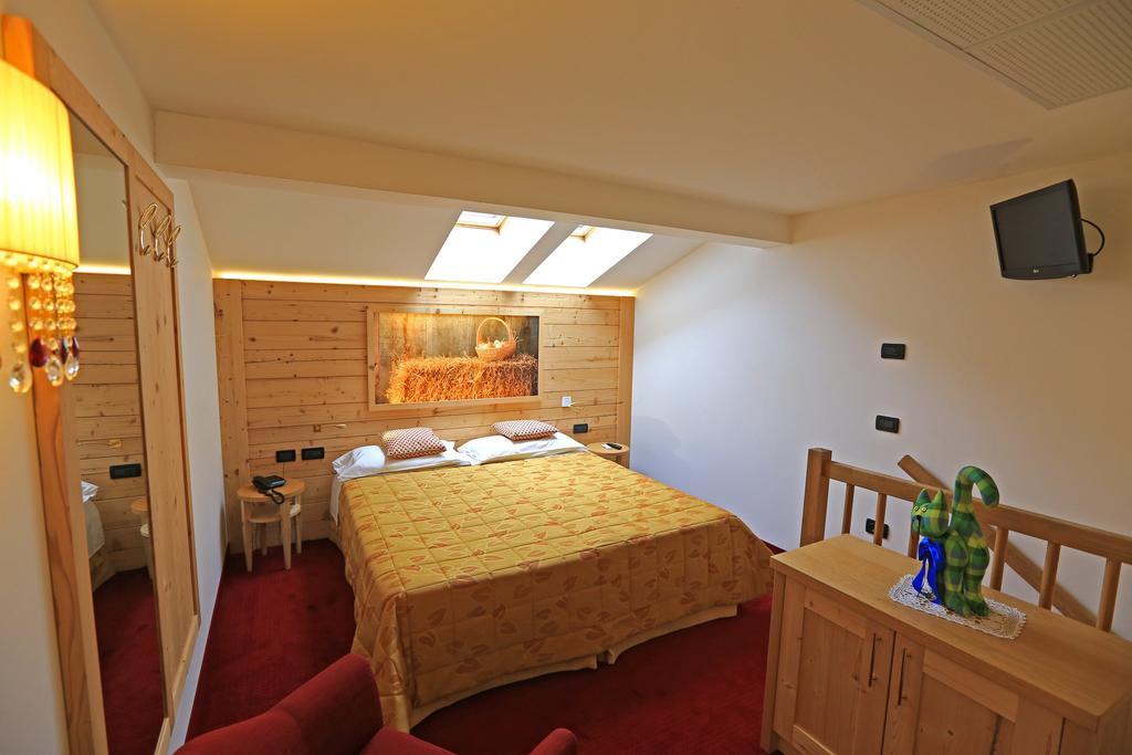 Hotel Ladina Кампитело ди Фаса Стая снимка